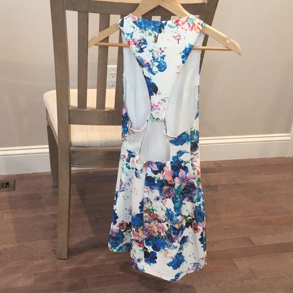Dress - Picture 2 of 4